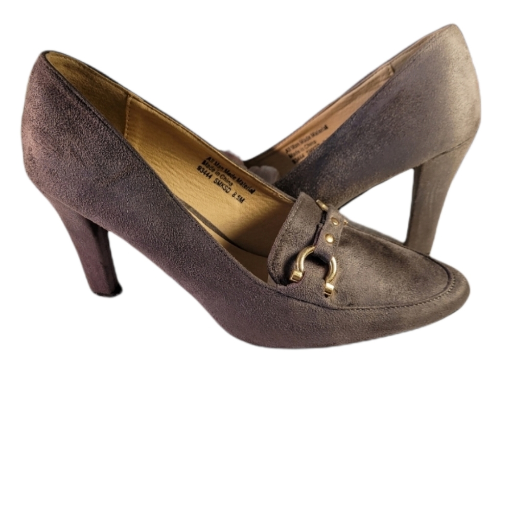 BOSTON DESIGN STUDIO HEEL PUMP